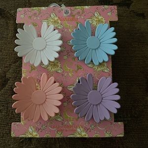 New Natasha Couture Flower Hair Clip Set of 4